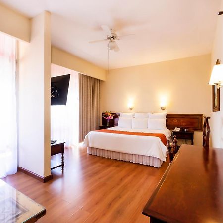 Plaza Uruapan Hotel Eksteriør bilde